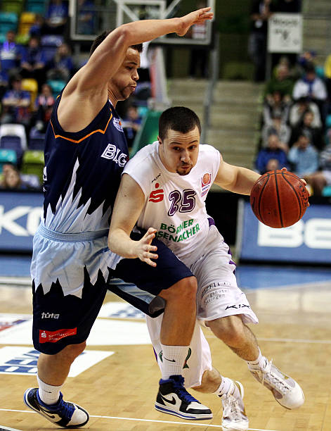 方保持沟通 方保持沟通